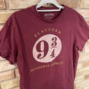 Harry Potter Platform 9 3/4 Hogwarts Express TShirt Large Maroon Griffyndor
